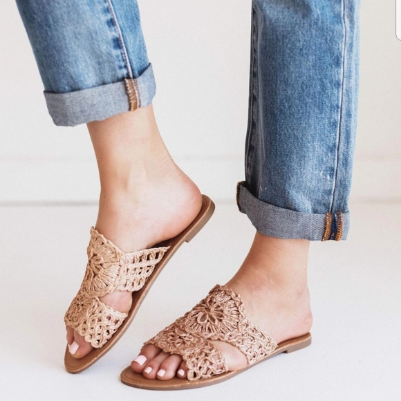 🚨//Island Gal// Sandal - Picture 2 of 8